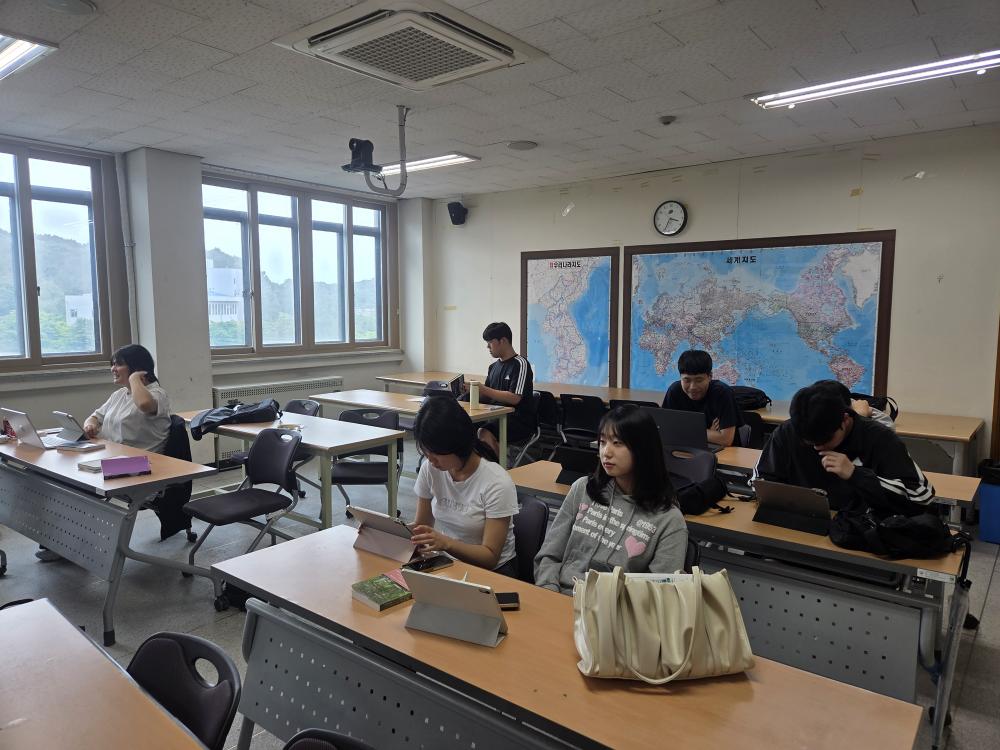 교수-학생 간담회 진행 사진2