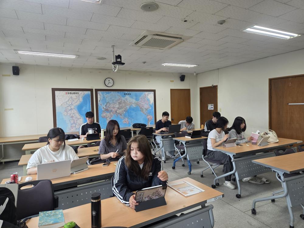 교수-학생 간담회 진행 사진3