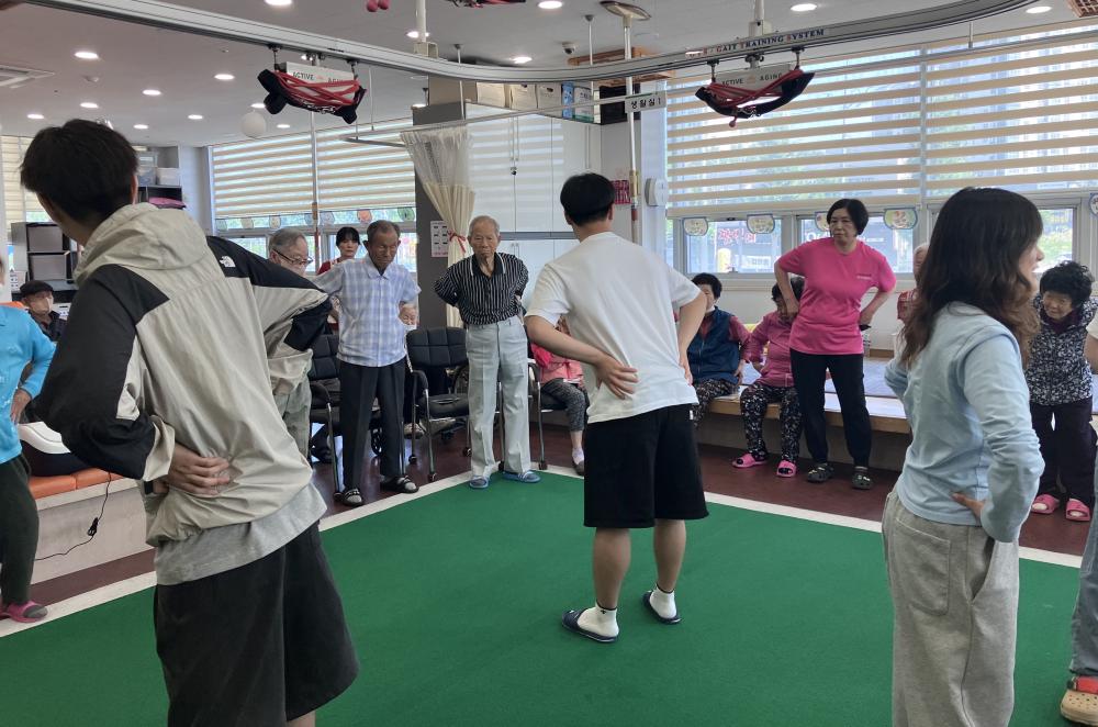 [충남앵커] 어르신 대상 안전한 보행 및 낙상 예방 프로그램 운영 사진1